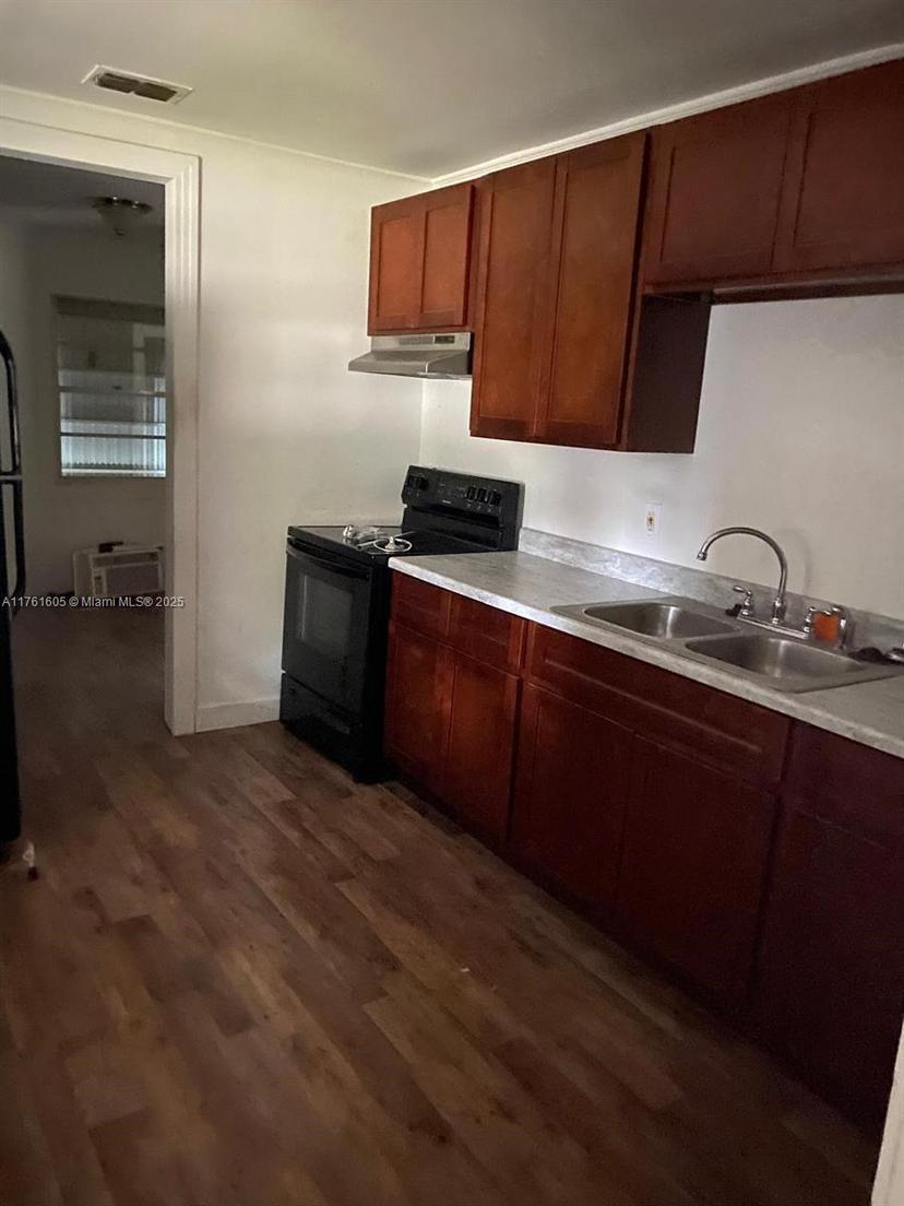 Picture of 813 5Th St, Other City - In The State Of Florida FL 33597