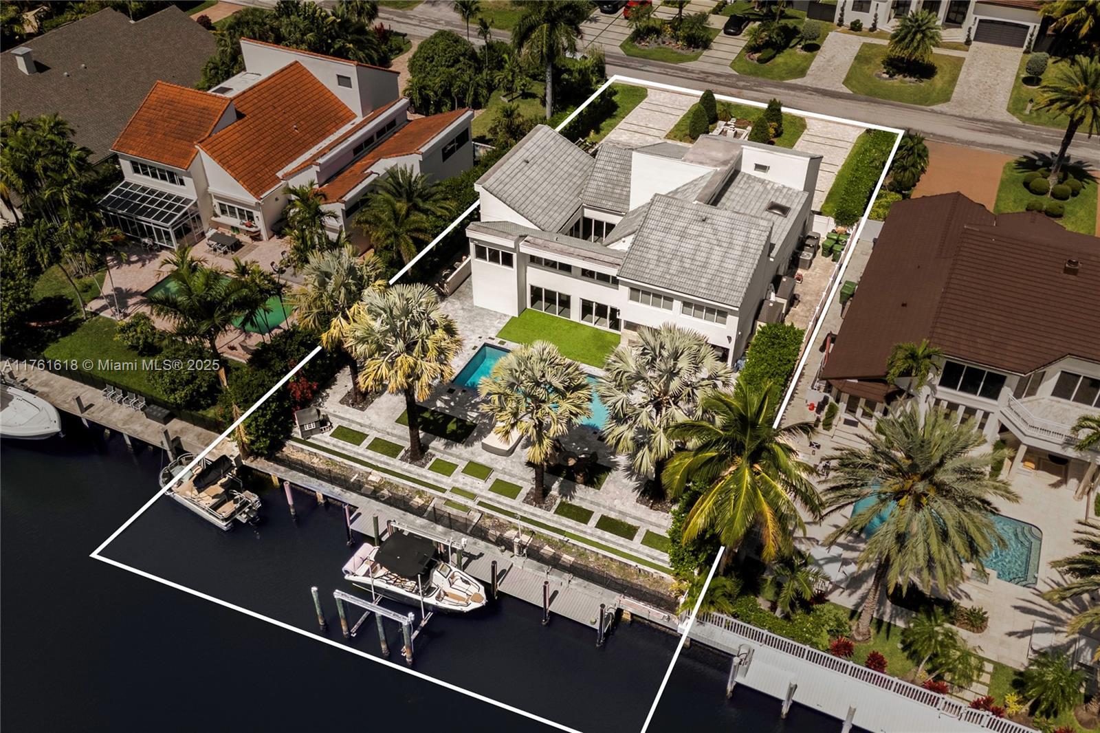 Picture of 449 Holiday Dr, Hallandale Beach, FL 33009