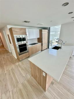 Picture of 460 NE 28Th St # 401, Miami, FL 33137