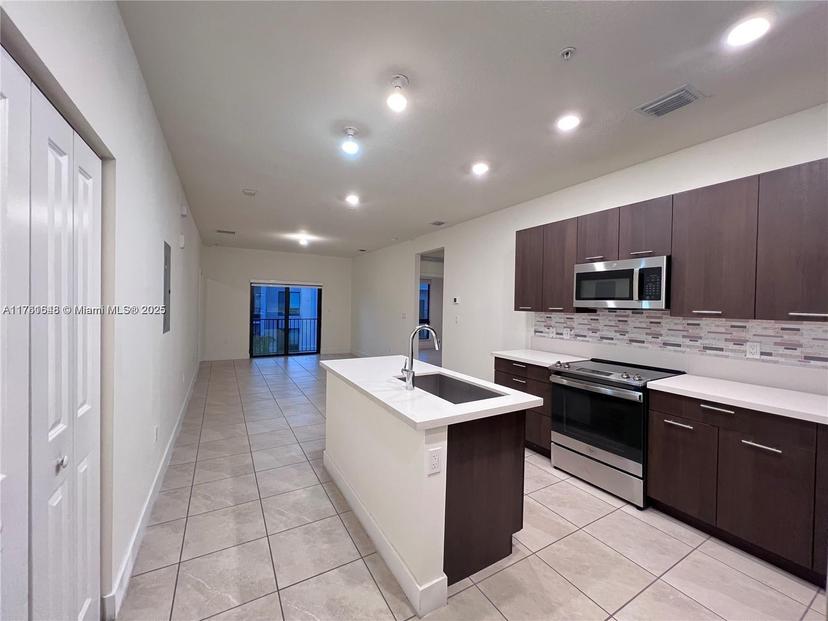 Picture of 8265 NW 41St St # 405, Doral FL 33166