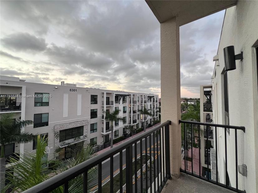 Picture of 8265 NW 41St St # 405, Doral FL 33166