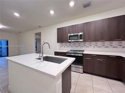 Picture of 8265 NW 41St St # 405, Doral, FL 33166