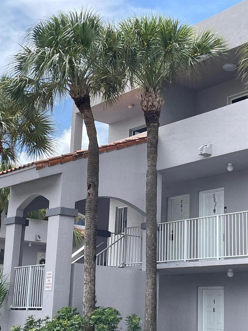 Picture of 2750 W 76Th St # 201, Hialeah FL 33016