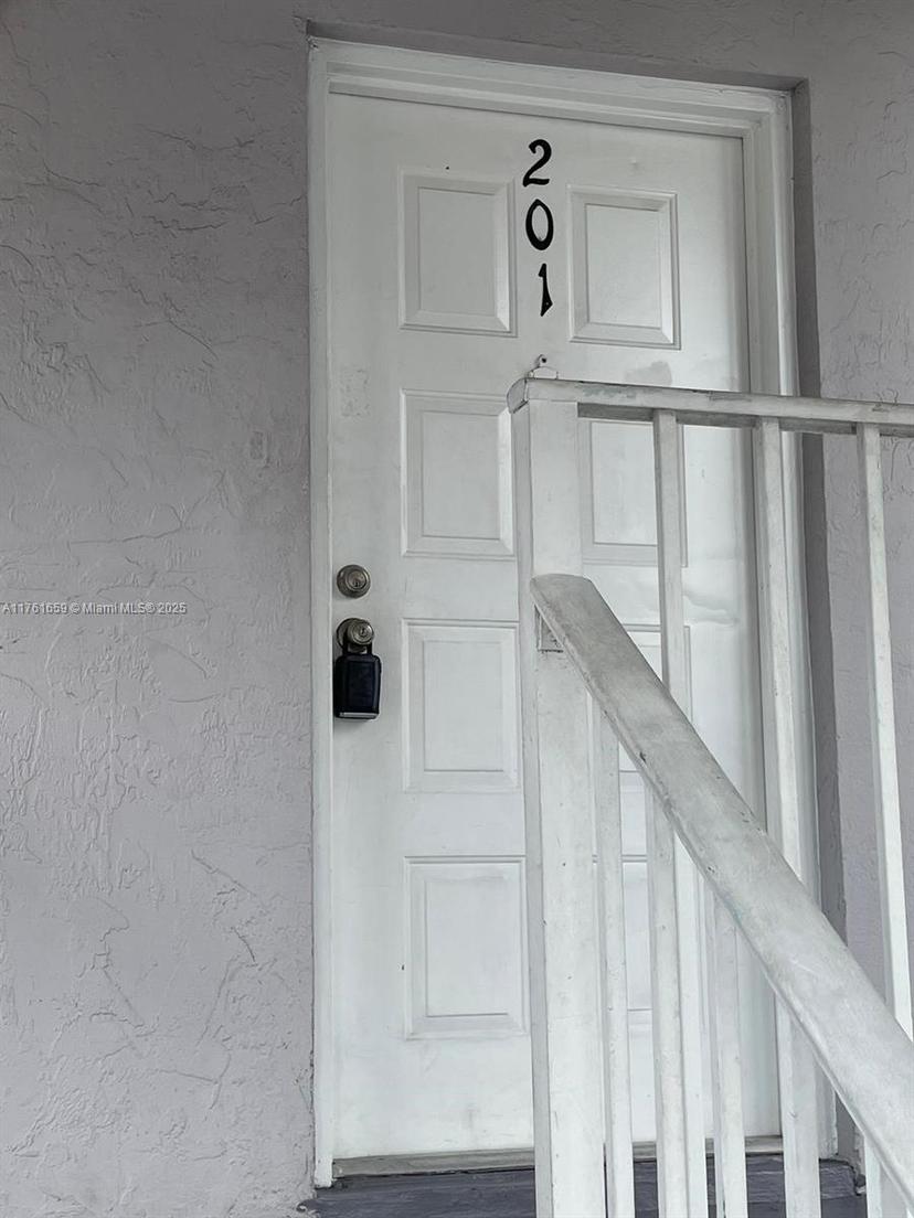 Picture of 2750 W 76Th St # 201, Hialeah FL 33016
