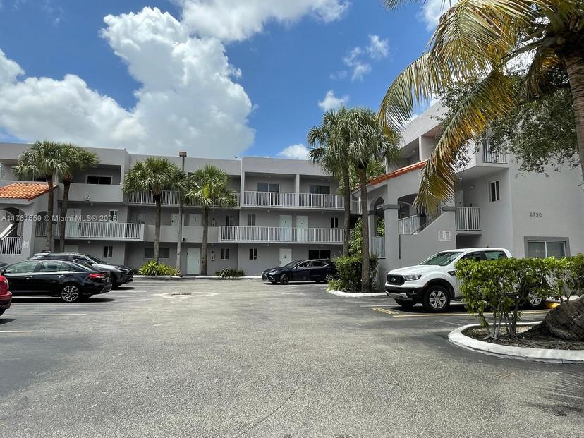 Picture of 2750 W 76Th St # 201, Hialeah FL 33016