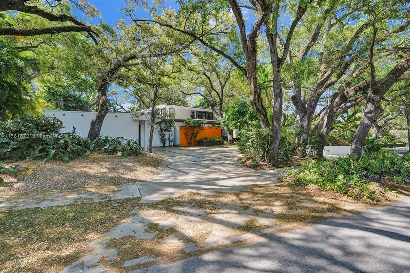 Picture of 2250 NE 201St St, Miami FL 33180