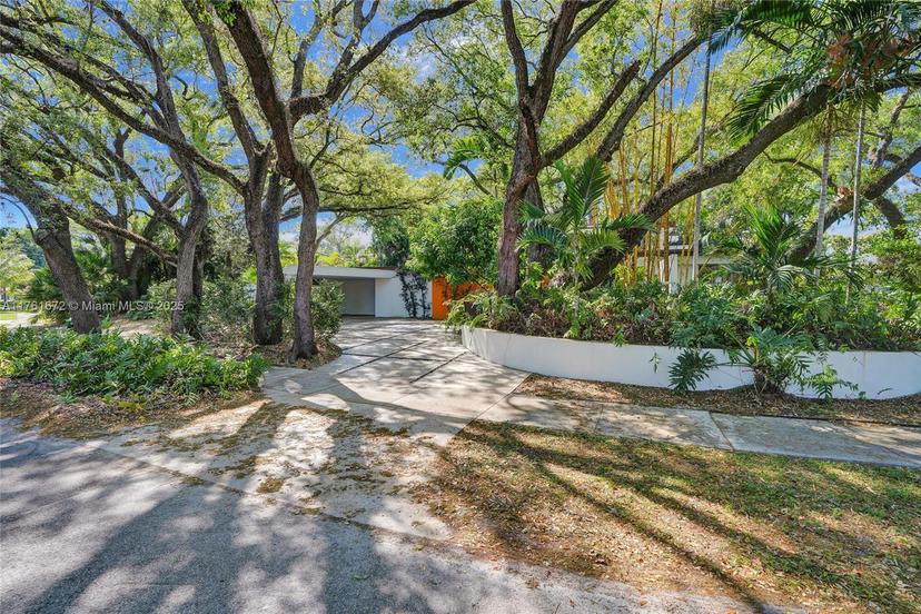 Picture of 2250 NE 201St St, Miami FL 33180