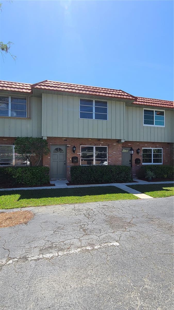 Picture of 56 NE 20Th Ct # 8C, Wilton Manors FL 33305
