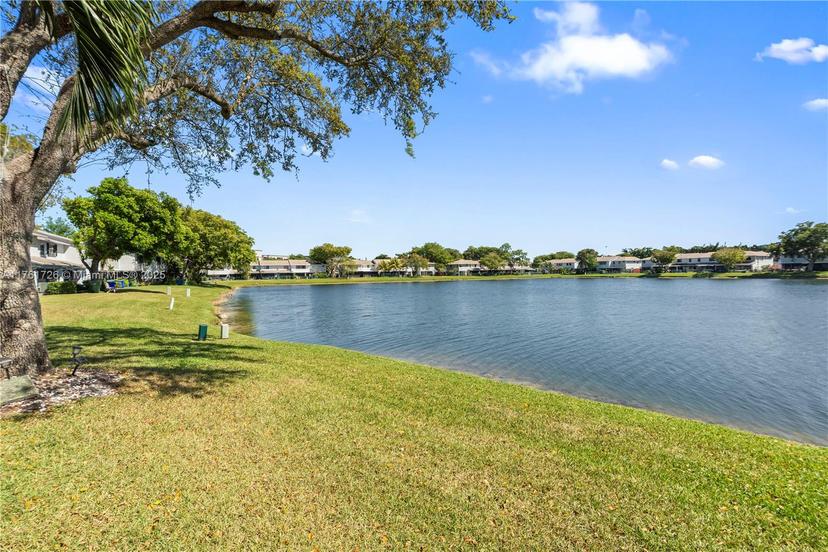 Picture of 10500 NW 6Th St # 10500, Pembroke Pines FL 33026
