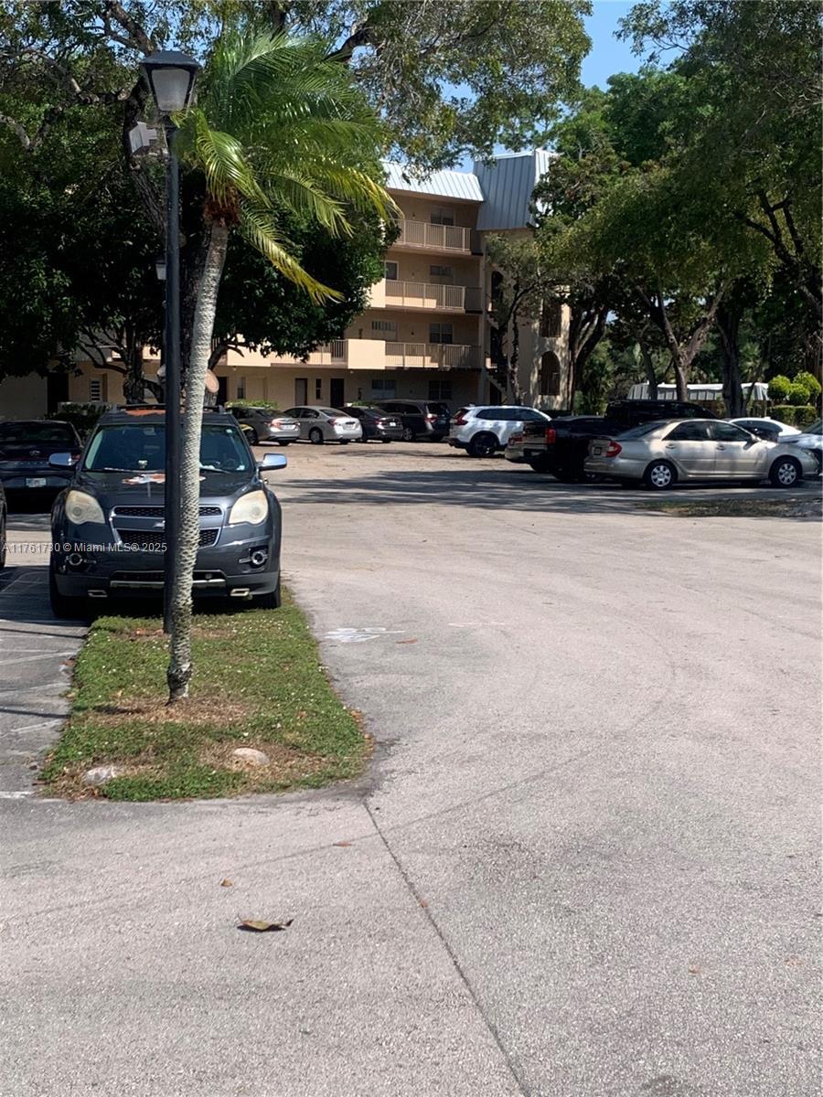 Picture of 6001 N Falls Cir Dr, Lauderhill, FL 33319