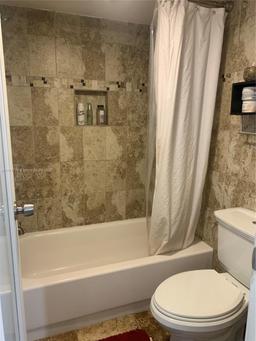 Picture of 6001 N Falls Cir Dr, Lauderhill, FL 33319