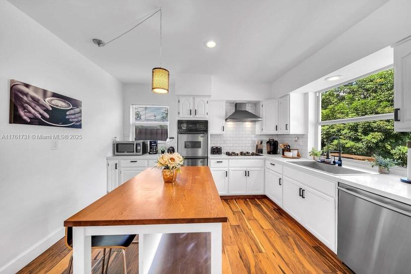 Picture of 215 NE 121St Ter, North Miami FL 33161