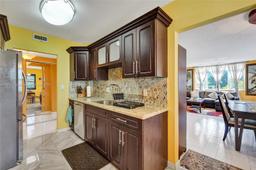 Picture of 3800 Hillcrest Dr # 412, Hollywood, FL 33021