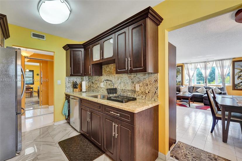 Picture of 3800 Hillcrest Dr # 412, Hollywood FL 33021