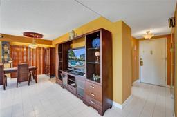 Picture of 3800 Hillcrest Dr # 412, Hollywood, FL 33021