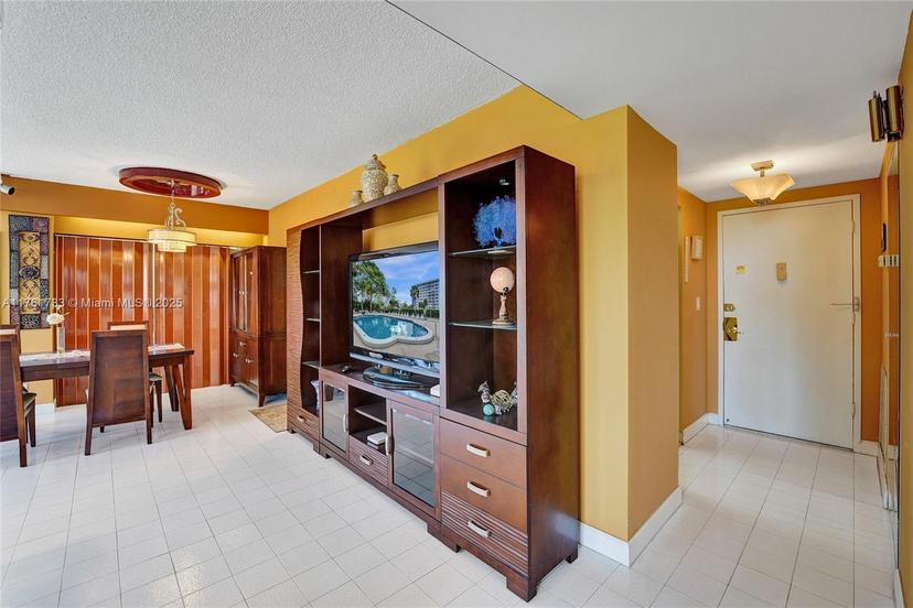 Picture of 3800 Hillcrest Dr # 412, Hollywood FL 33021