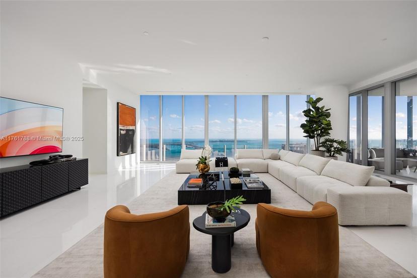 Picture of 300 Biscayne Blvd Way, Miami FL 33131