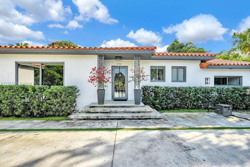 Picture of 1098 Hunting Lodge Dr, Miami Springs FL 33166