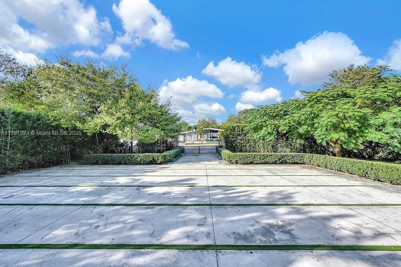Picture of 1098 Hunting Lodge Dr, Miami Springs FL 33166