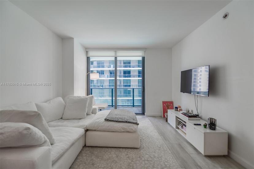 Picture of 45 SW 9Th St # 1107, Miami FL 33130