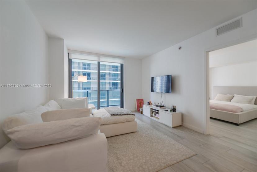Picture of 45 SW 9Th St # 1107, Miami FL 33130