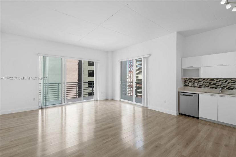 Picture of 234 NE 3Rd St # 1002, Miami FL 33132