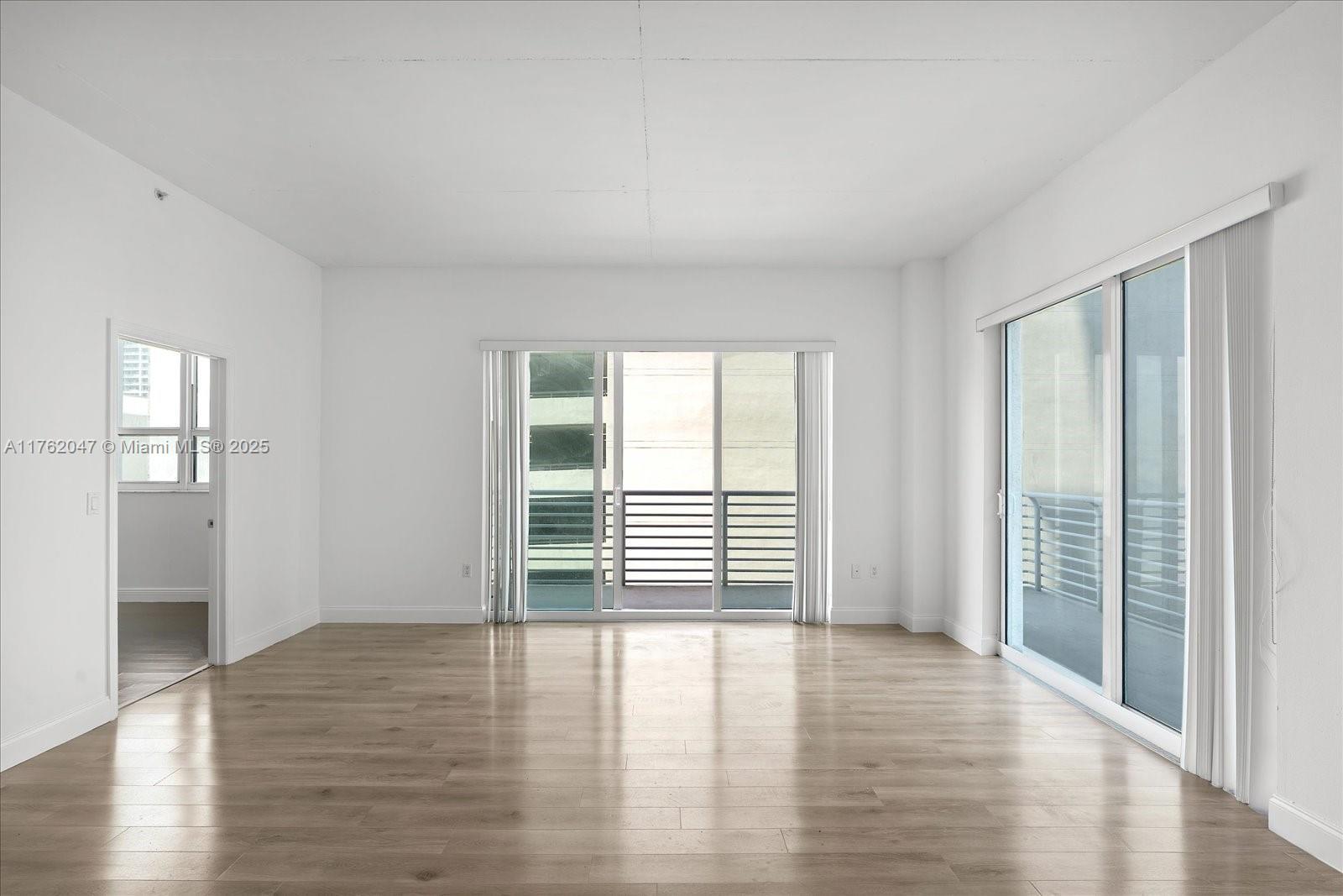 Picture of 234 NE 3Rd St # 1002, Miami, FL 33132