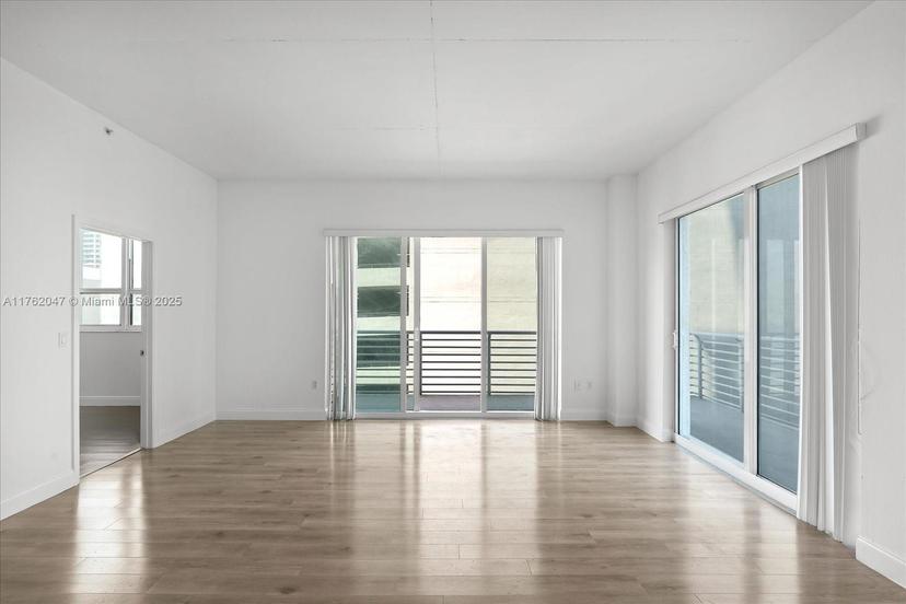 Picture of 234 NE 3Rd St # 1002, Miami FL 33132
