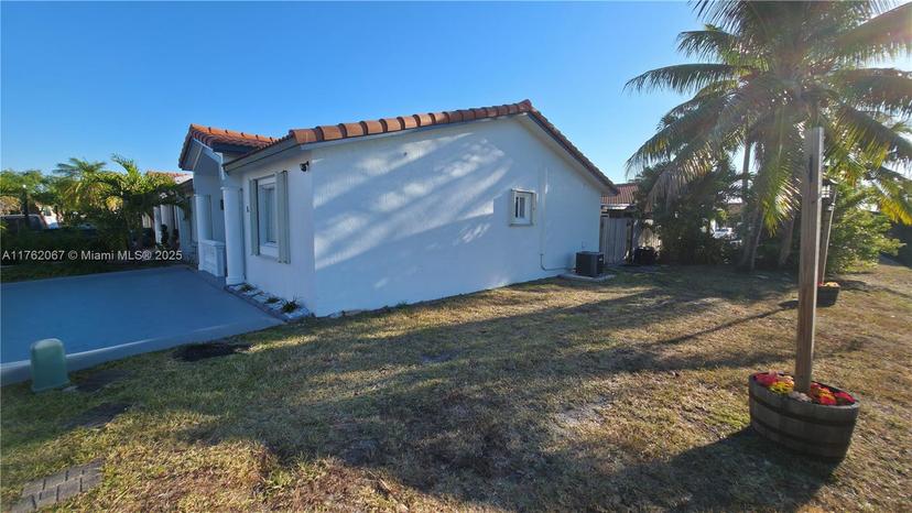 Picture of 17227 NW 74Th Path, Hialeah FL 33015