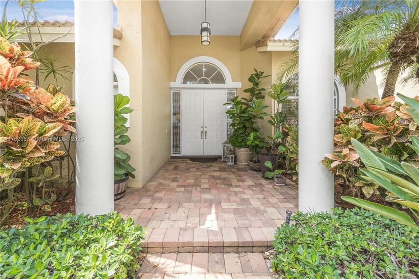 Picture of 2943 Oakbrook Dr, Weston FL 33332