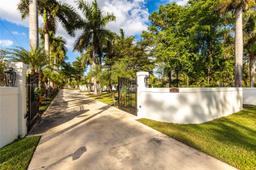 Picture of 5791 Shady Oaks Ln, Naples, FL 34119