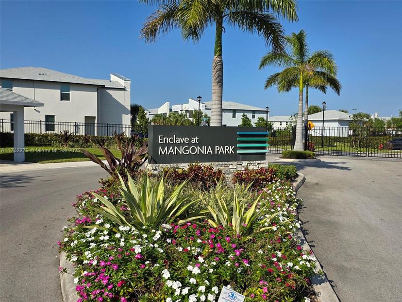 Picture of 5631 Enclave Dr # 5631, Mangonia Park FL 33407