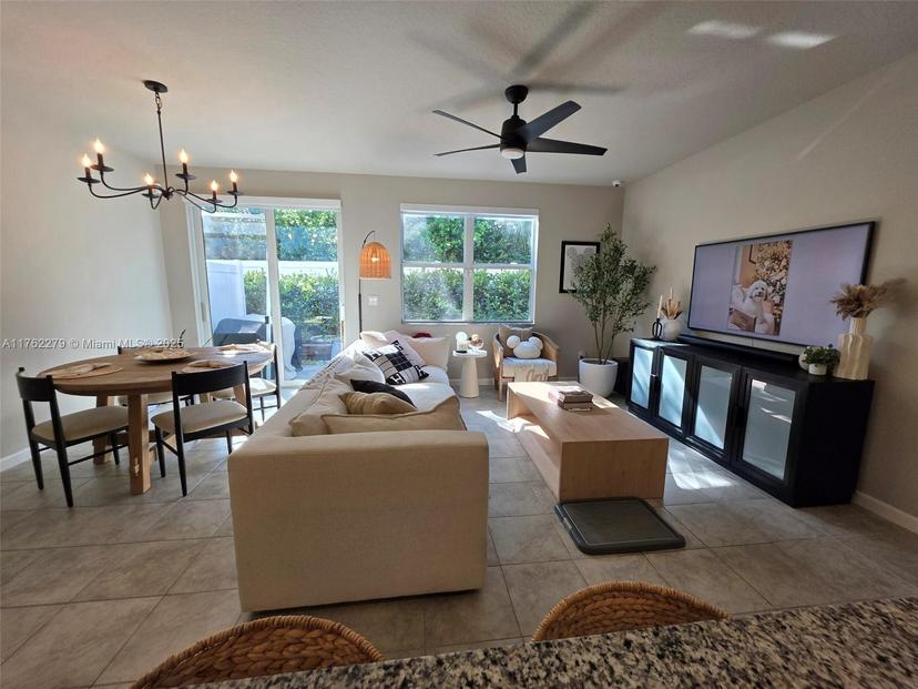 Picture of 5631 Enclave Dr # 5631, Mangonia Park FL 33407