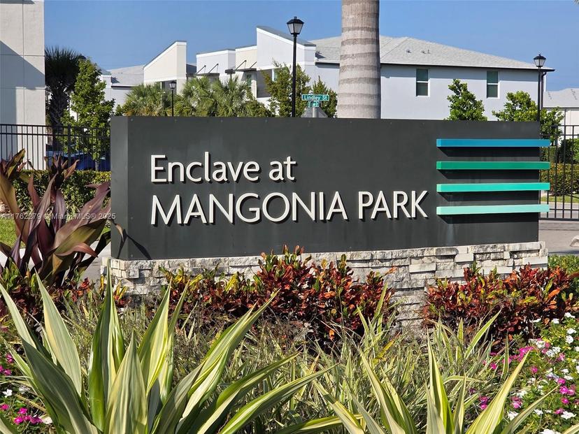 Picture of 5631 Enclave Dr # 5631, Mangonia Park FL 33407