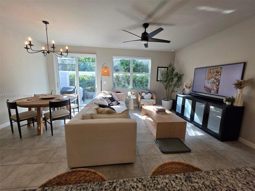 Picture of 5631 Enclave Dr # 5631, Mangonia Park FL 33407