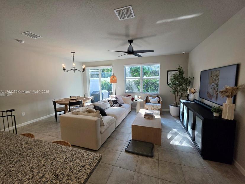 Picture of 5631 Enclave Dr # 5631, Mangonia Park FL 33407