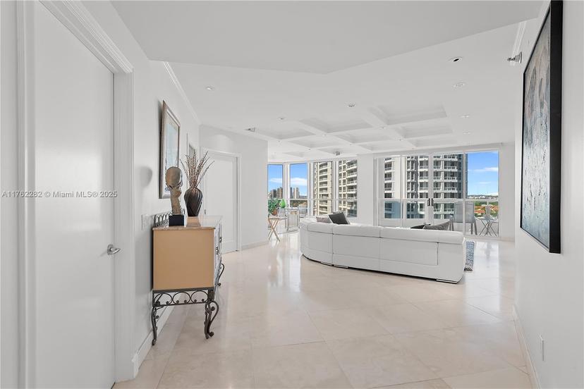 Picture of 21150 Point Pl # 1102, Aventura FL 33180