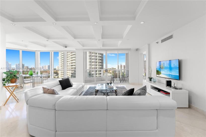 Picture of 21150 Point Pl # 1102, Aventura FL 33180