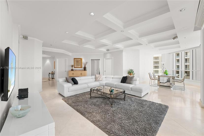 Picture of 21150 Point Pl # 1102, Aventura FL 33180
