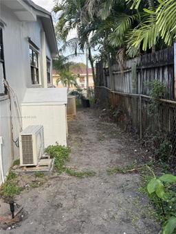 Picture of 18600 NW 42Nd Pl, Miami Gardens, FL 33055