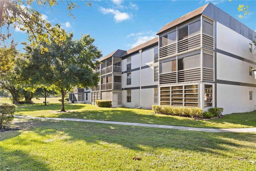 Picture of 8300 Sands Point Blvd # K304, Tamarac FL 33321