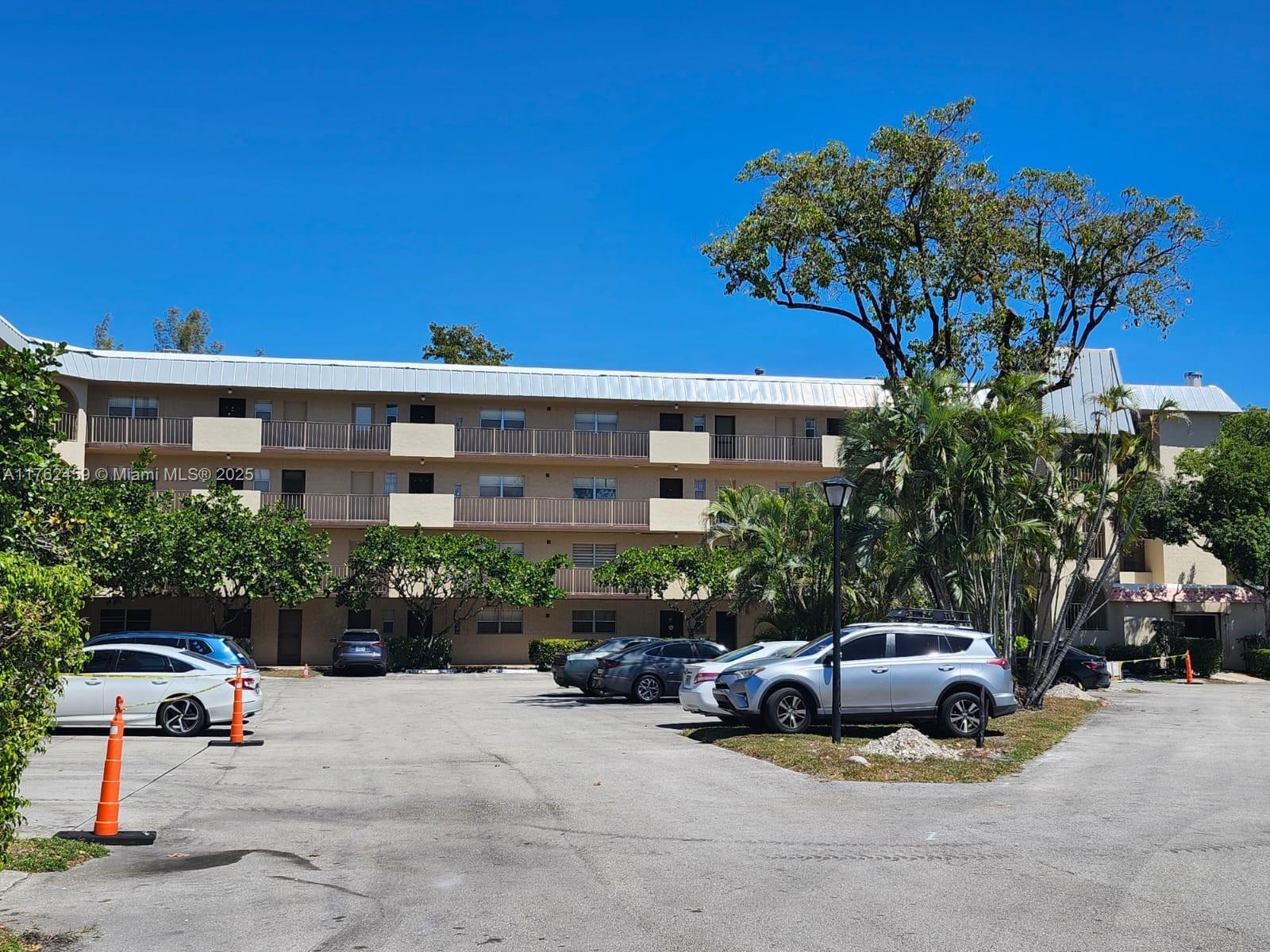 Picture of 5961 N Falls Cir Dr # 204, Lauderhill, FL 33319