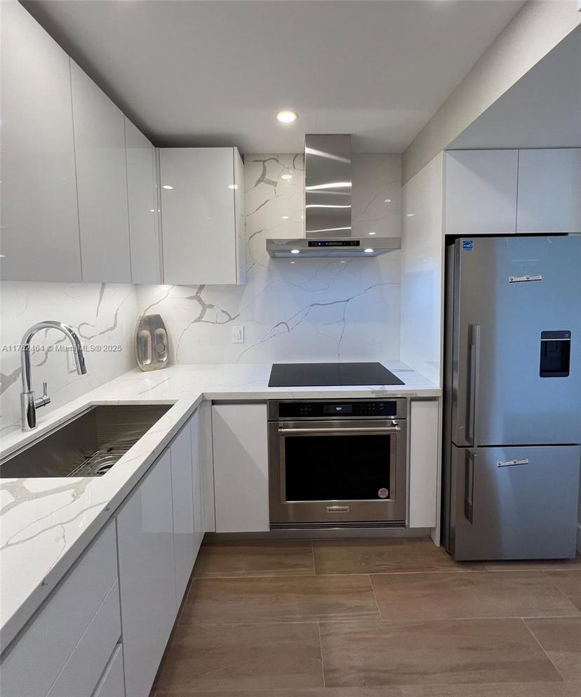 Picture of 1881 Middle River Dr # 207, Fort Lauderdale FL 33305