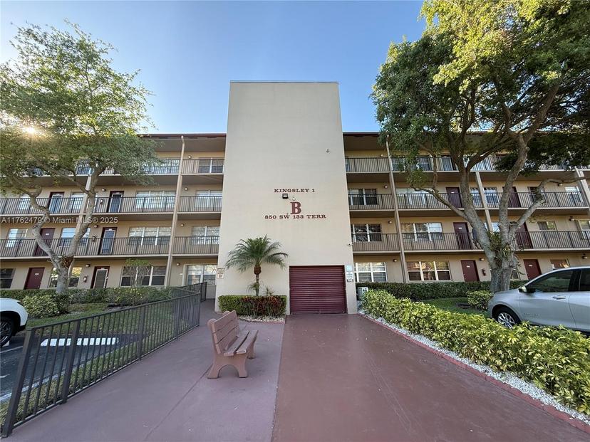 Picture of 850 SW 133Rd Ter # 213B, Pembroke Pines FL 33027