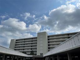 Picture of 801 Lake Shore Drive # 414, Lake Park, FL 33403