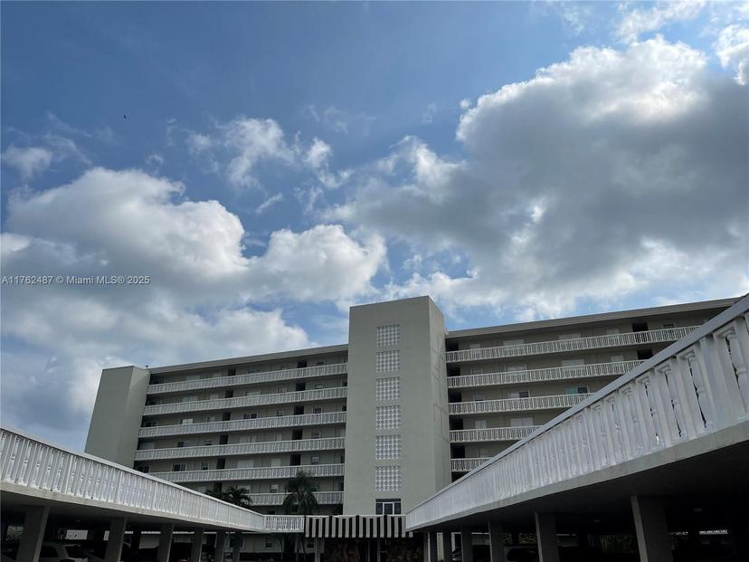 Picture of 801 Lake Shore Drive # 414, Lake Park FL 33403