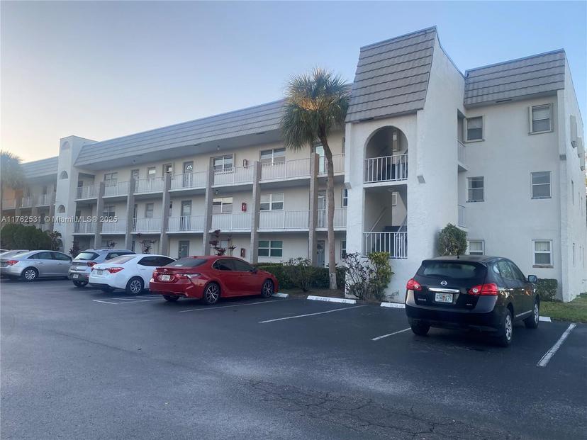 Picture of 8595 Sunrise Lakes Blvd # 212, Sunrise FL 33322