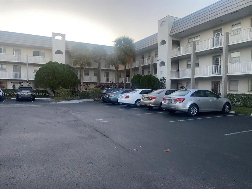 Picture of 8595 Sunrise Lakes Blvd # 212, Sunrise FL 33322