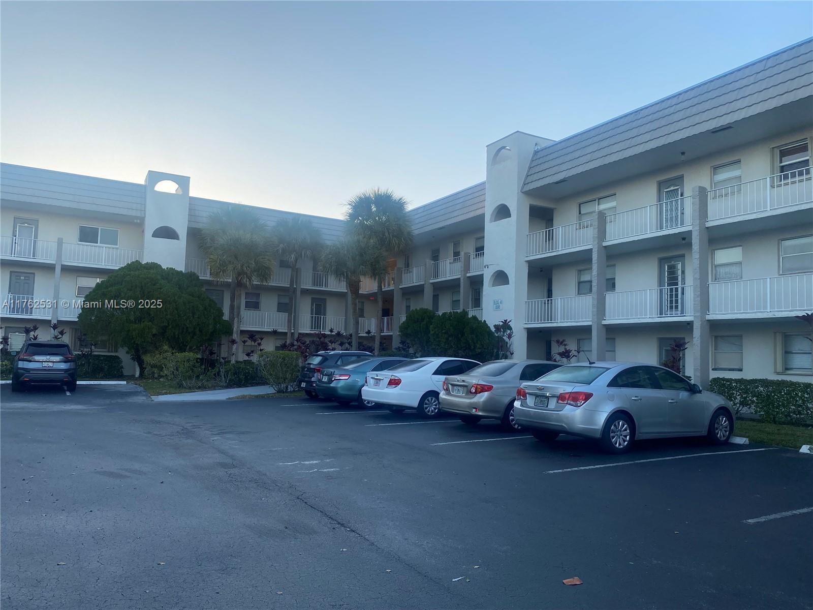 Picture of 8595 Sunrise Lakes Blvd # 212, Sunrise, FL 33322
