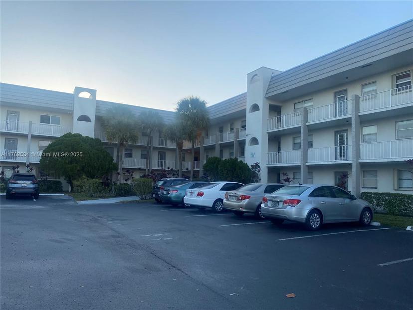 Picture of 8595 Sunrise Lakes Blvd # 212, Sunrise FL 33322